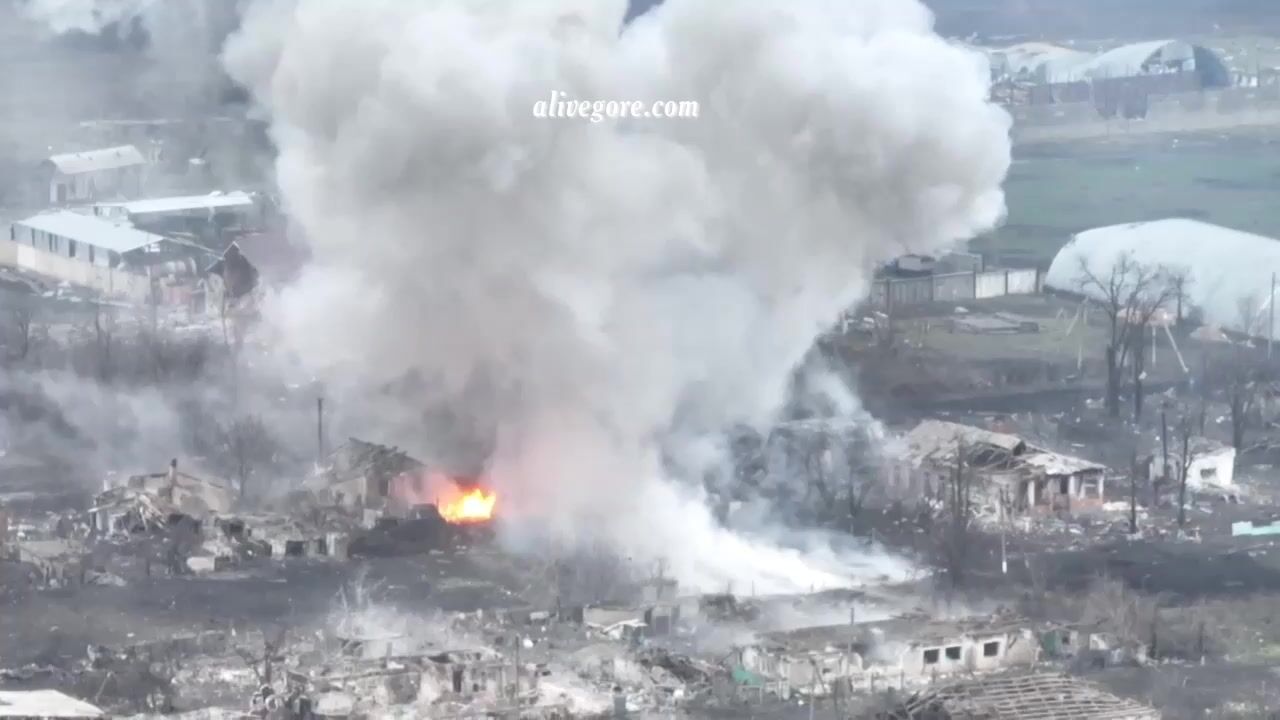 A Thermobaric Shell Hits A Ukrainian Nazi Position. Bamut » U