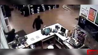 20+ Shoplifters Attack the Tennessee Walmart » Uncensored Videos