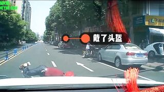 A Man Riding A Motorcycle In Meishan City Was Hit By A Car