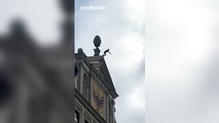 A Man Of 41 Years Old Leapfrogged From The Augsburg Rathaus» Uncensored
