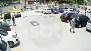 Man Shoots Victim In Mall 