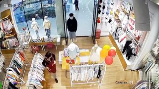 Man Stabs Ex-girlfriend In Mall 