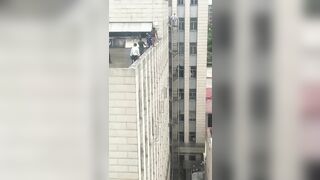 The Terrifying Scene Of A Man Jumping From The 9th Floor In Zibo