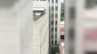 Idiot Jumps From The Seventh Floor, No One Can Stop Him 