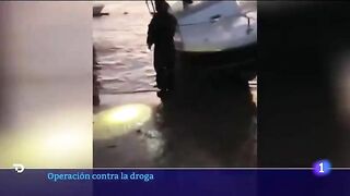 Spanish Beachgoers Pretend To Be Police Officers To Steal Drugs From Drug Boat