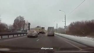 Two Trucks Collide On Highway, Completely Paralyzed