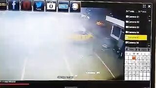 A Taxi Exploded At A Gas Station. Ecuador 