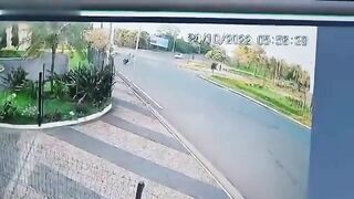 Man Dies When He Crashes Into Lamppost » Uncensored Video