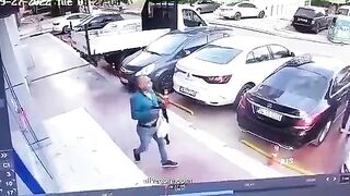 Killer Pretends To Be Homeless And Is Waiting For Victim