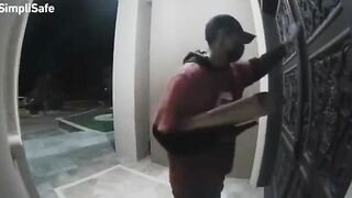 Armed Man Pretends To Deliver Pizza And Attacks Homeowner