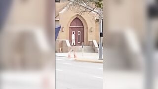 Police Shoot Dead Gunman On Steps Of Weinats Church