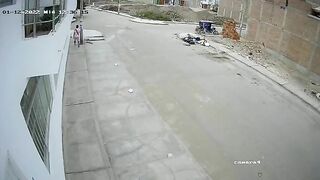 A Woman Gets Retribution Immediately After Being Mugged On A Peruvian Street