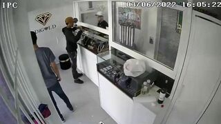 Dominican Republic Jewelry Robbery Goes Wrong TheYN