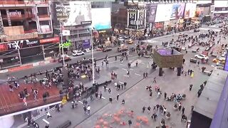 Manhole Cover Explosion In Times Square Triggers Mass Panic