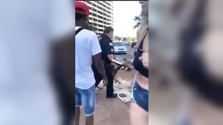 The Police Dog Attacked The Police After Catching The Suspect!
