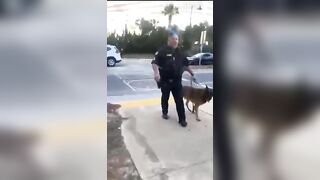 The Police Dog Attacked The Police After Catching The Suspect!