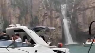 'Rock Wall' Hits Boater On Brazilian Lake, Killing 7 Tonnes