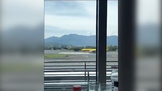 Wilde's Video Shows A Boeing 757 Breaking Into Two Pieces