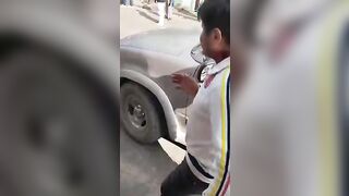 Angry Man Stabs Rival In Front Of Police