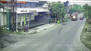 couple brutally hit by the bus 