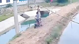 electrocuted while trying to catch a kite