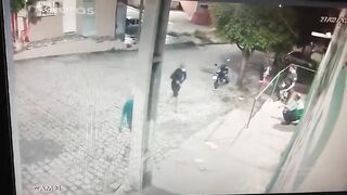 Colombian Ruthless Robber Stabs, Shoots Security Guard To Death