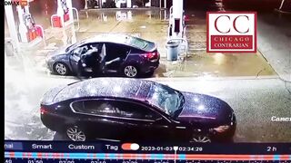 Two Thugs Execute Man In Car At Chicago Gas Station - Vi