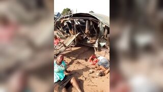 Horrible Truck Accident Kills 8 People. Nigeria 