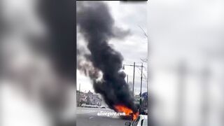 Man Burns His Car In Front Of Passers-by 