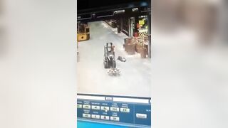 A Worker Had His Leg Amputated For Not Paying Attention