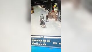 A Worker Had His Leg Amputated For Not Paying Attention