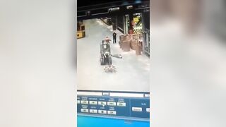 A Worker Had His Leg Amputated For Not Paying Attention