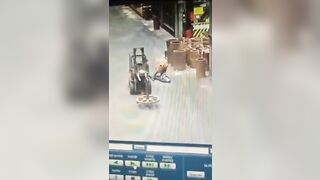 A Worker Had His Leg Amputated For Not Paying Attention