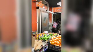 Black Woman Caught Stealing From Spanish Greengrocer Destr