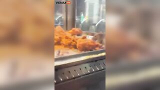 Don’t Eat New York Street Food – Video – VidMax.com