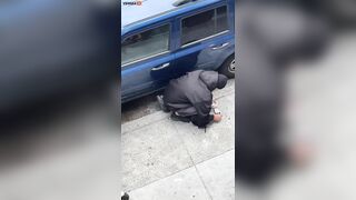 Drug Dealers Brazenly Weigh Drugs On San Francisco Sidewalk