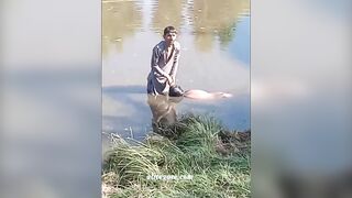 A Man Drowned A Man In Front Of Witnesses. Video