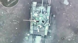 Russian Artillery Shell Accurately Hits Ukrainian Tank