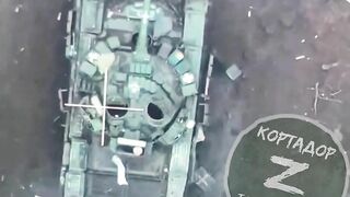 Russian Artillery Shell Accurately Hits Ukrainian Tank