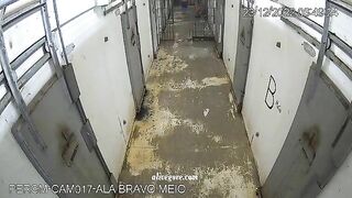 Two Prisoners Fight In Prison 