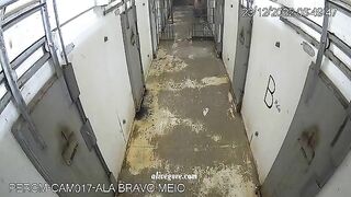 Two Prisoners Fight In Prison 