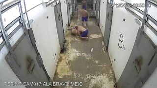 Two Prisoners Fight In Prison 