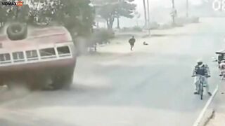 Fully Loaded Bus Overturns - Video - VidMax.com