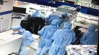 Crazy Video Shows Chinese Lab Technician Strangling His Colleague