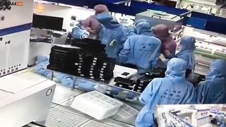 Crazy Video Shows Chinese Lab Technician Strangling His Colleague