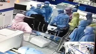 Crazy Video Shows Chinese Lab Technician Strangling His Colleague