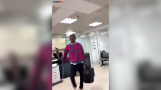 Jamaican Man Attacks Mexican Customs Agent With Broken Glass