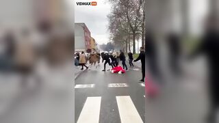 Man Dressed As Santa Claus In Croatia Was Brutally Kicked In The Head - Vi