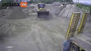 Man Crushed While Lowering Truck Ramp - Video - VidMax.c