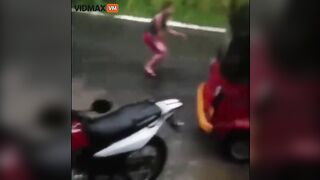 Man Run Over By Tuk-tuk During Fight – Video – VidMax.